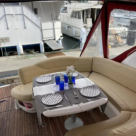 Adisfrutar Del Pura Vida Un Barco Increible Botel *