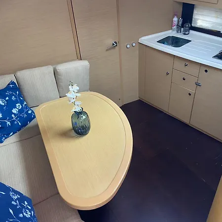 Botel Adisfrutar Del Pura Vida Un Barco Increible Barcelona